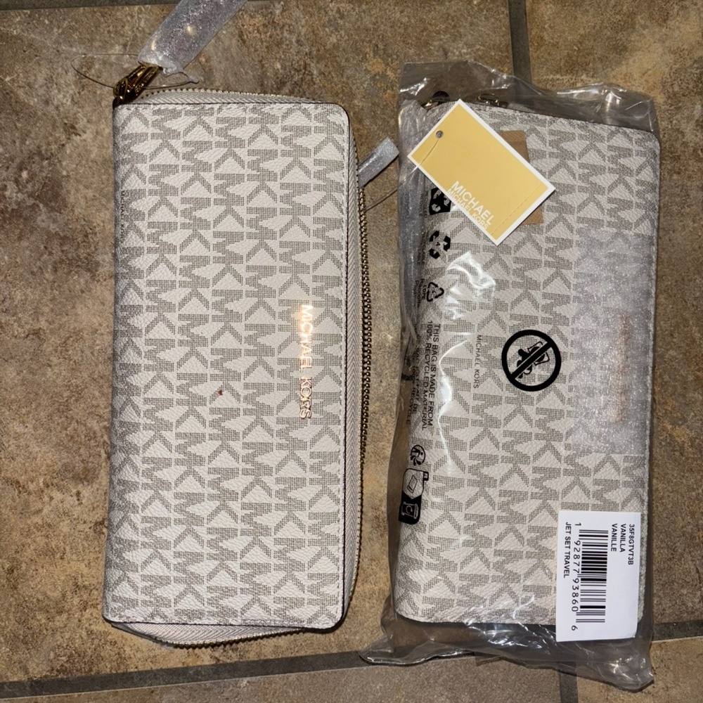 TWO Michael Kors Vanilla Jet Set